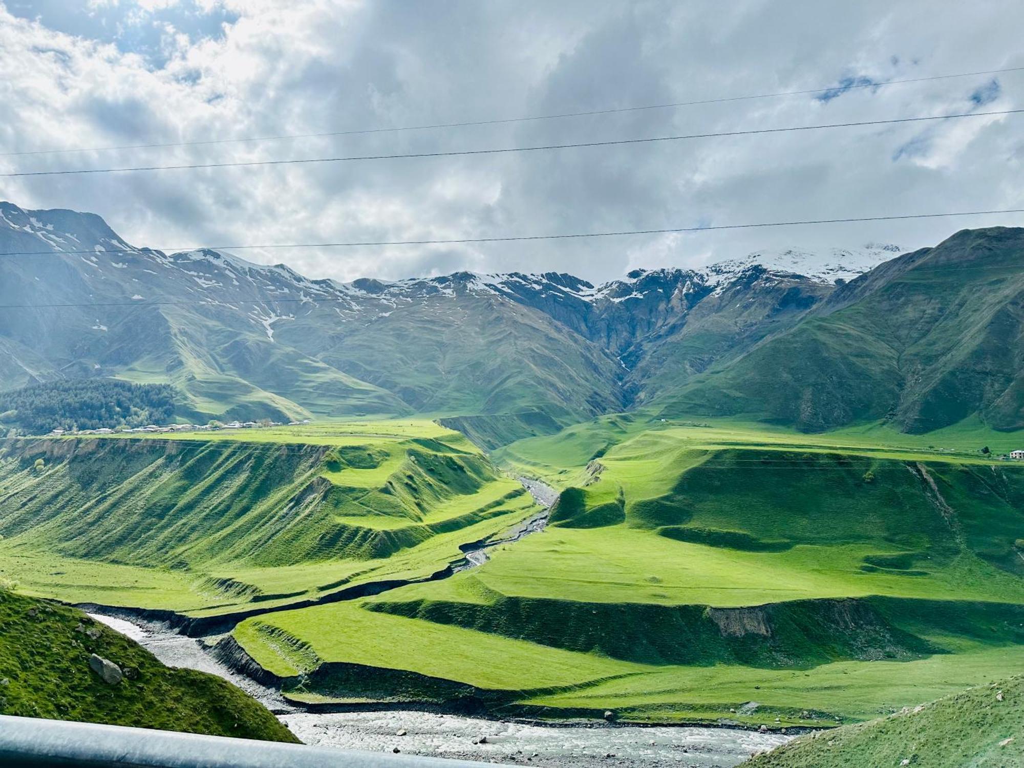 Villa Alpine Escape Kazbegi Exterior foto
